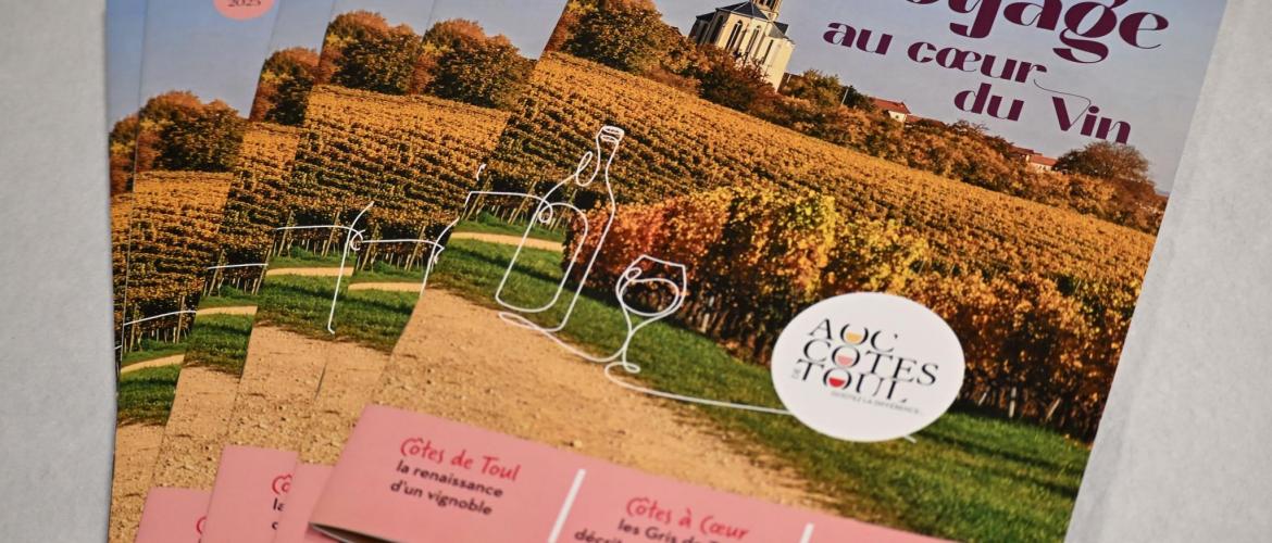 La magazine AOC Côtes de Toul a pour but de promouvoir le patrimoine local de la viticulture auprès des enceintes de tourisme.