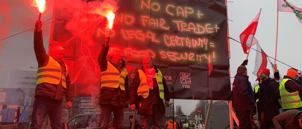 Les discours se sont succédés à la tribune. Photo : D. Lefebvre