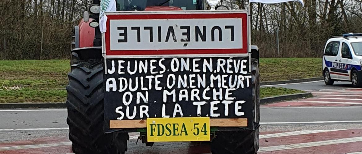 A compter du 18 novembre, les agriculteurs sont invités à manifester devant les préfectures et les ronds-points, avenues et pont « de l’Europe ».  Photo : JL.Masson