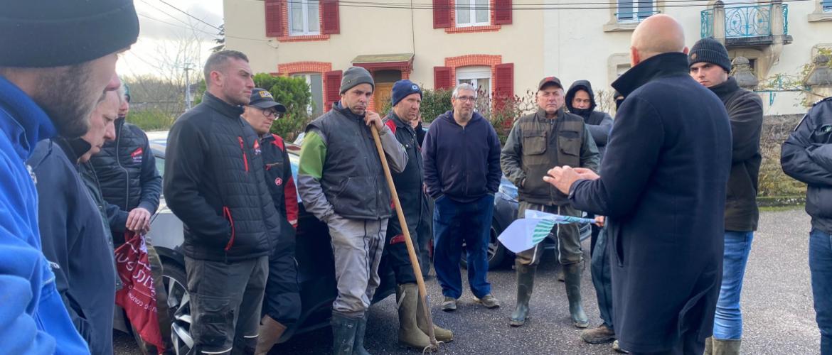 Un temps d’échange avec Dominique Potier, une fois le coup de semonce donné. Photo DR