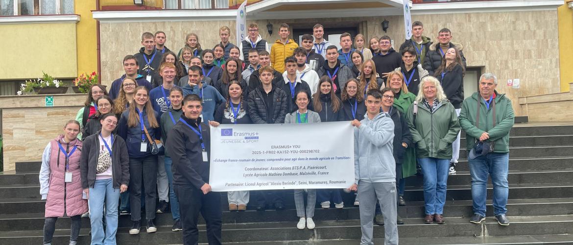 Les élèves de Pixerécourt et leurs homologues du lycée agricole technologique « Alexiu Berinde », de Seini, dans les Maramureș.