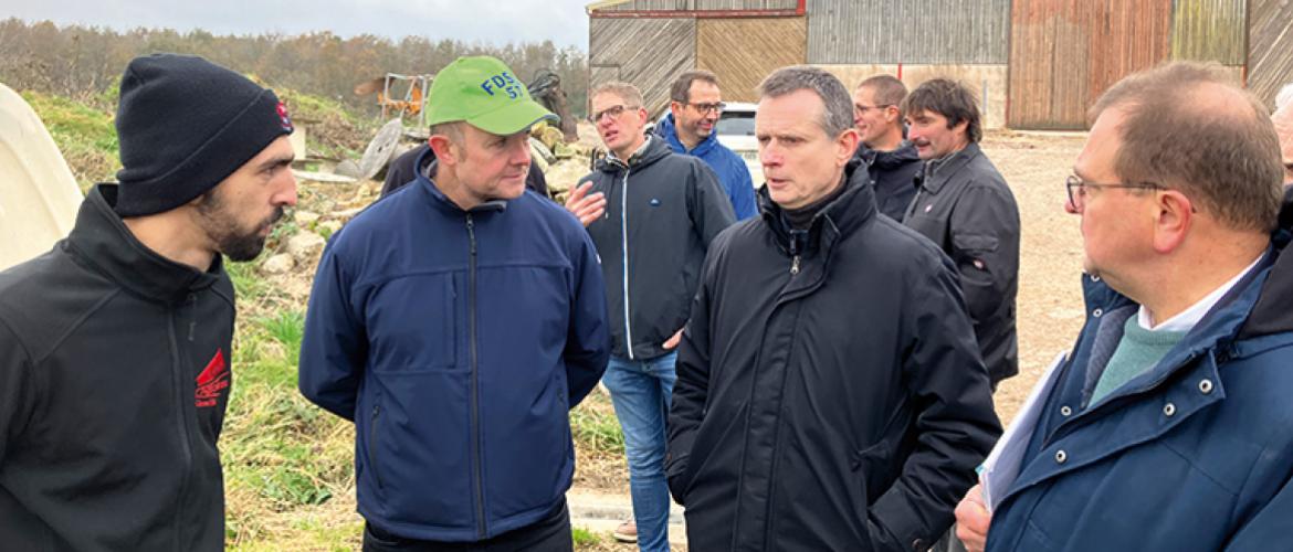 De g. à d. : Xavier Bailly (président des Ja Grand Est), Fabrice Couturier (président de la Frsea), Jacques Witkowsky (préfet de la Région Grand Est) et Pierre Bessin (Draaf du Grand Est). Photo Pierre Divoux