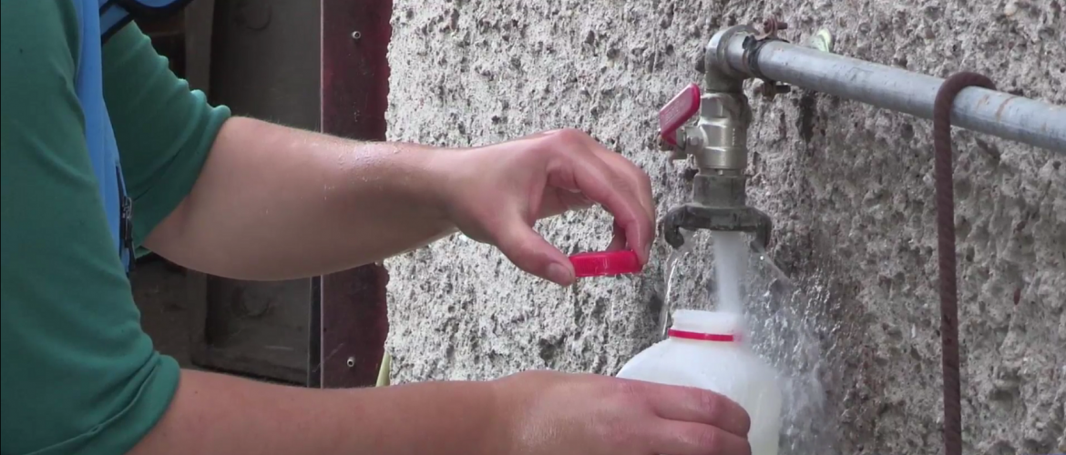 Prélèvement d’eau dans des conditions adéquates.