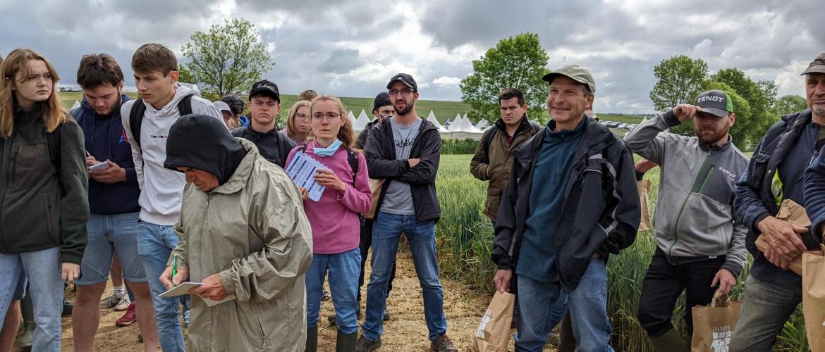 Les participants, qu’ils soient agriculteurs ou étudiants, ont posé de nombreuses questions, enrichissant les échanges. Photo : Agathe LEGENDRE.