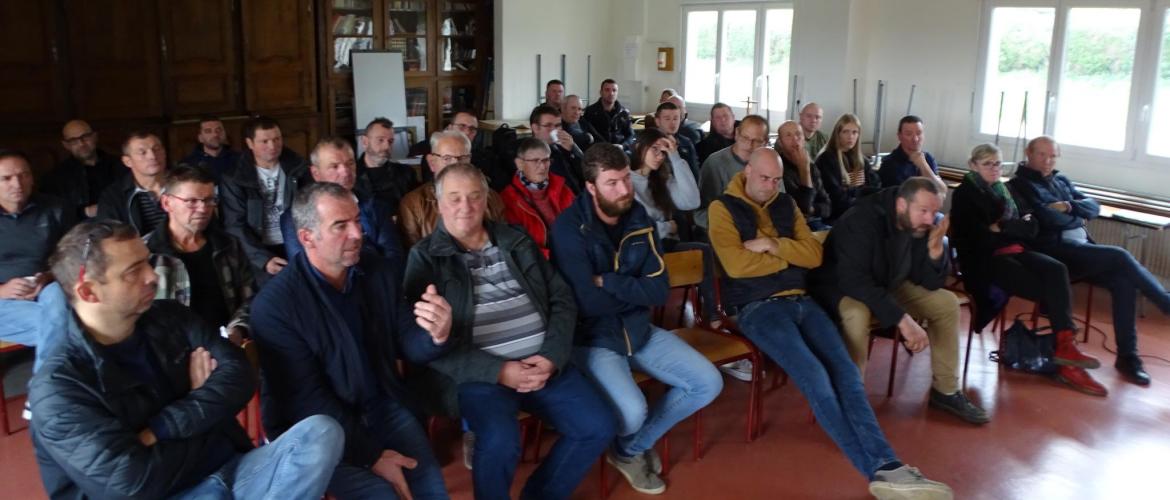 Aux producteurs du sud-Toulois et du secteur de Mirecourt livrant à Lactalis, s’étaient joints d’autres éleveurs meurthe-et-mosellans du Pays-Haut et de la petite région de Baccarat, également en contrat avec l’industriel. Photo : JL.Masson