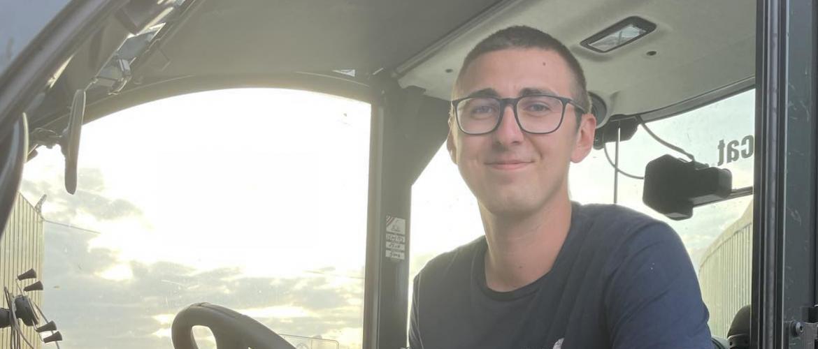 Romain Govain apprécie le caractère multi tâches du métier d’agriculteur. Photo DR