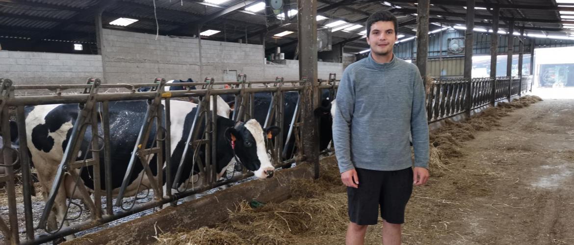 Non issu du milieu agricole, Tom Fromweiller a repris une exploitation  laitière bio en hors cadre familial. Photo : H.Flamant 