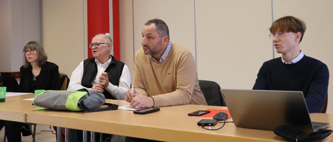 Tania Klein et Philippe Thomas, directrice et président de la FrCuma Grand Est, et Frédéric Poinsignon et Quentin Van Kampf, président et animateur de la section Cuma 54-57. Photo : H.Flamant