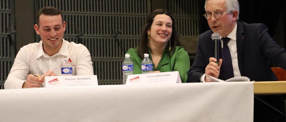 Florian Segault, le président des Ja 54, a interrogé les élus présents : « Est - ce que la France veut encore de ses agriculteurs ? » (Photo : H.FLAMANT)
