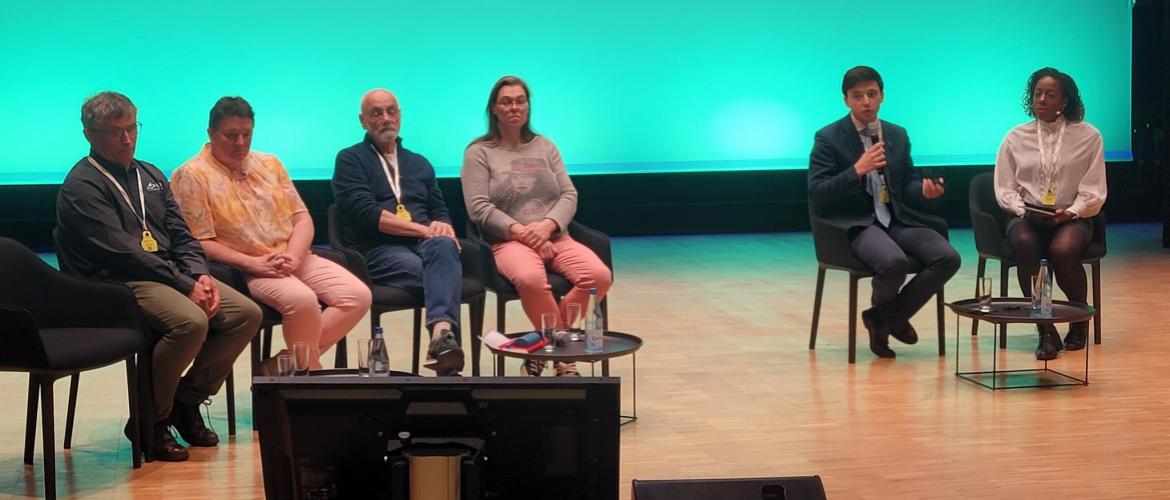 De g ; à d. : Gwenaël Delamarche (apiculteur), Florence Sezeur (présidente GDS Grand Est), Jean Demartini (SINACT), Sandrine Weber (éleveuse de porcs), Fransesco Valentini (OMSA) et Marjorie Capgras (communicante GDS France).