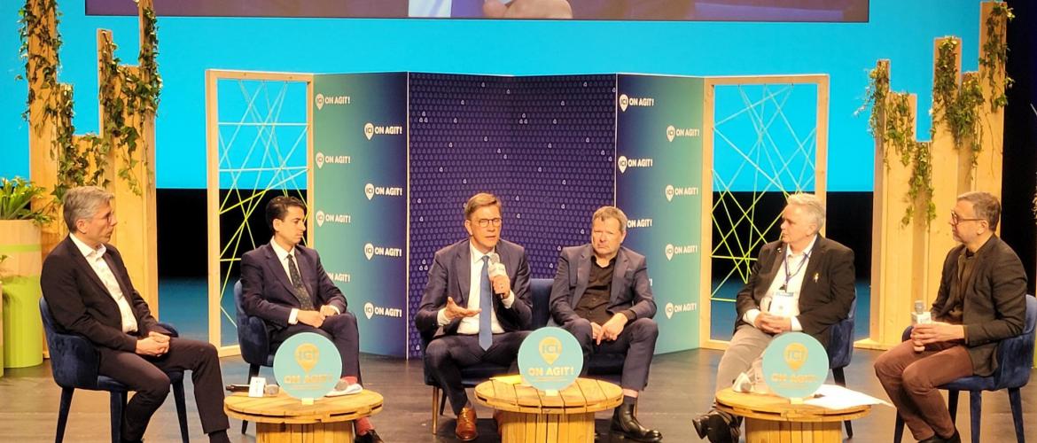 De g. à d. : Christophe Mahieu (groupe EBRA) ; Nizar Azouz (sous-préfet de Toul) ; Mathieu Klein (président Métropole Grand Nancy) ; François Werner (vice-président Conseil régional) ; Hélène Boulanger (présidente Université de Lorraine) et Mathieu Vidard