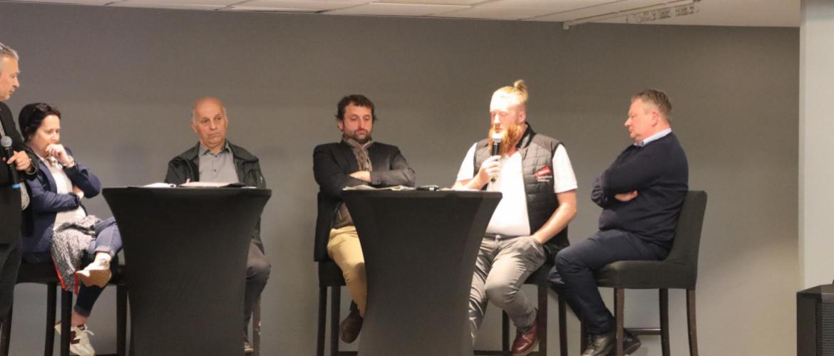 Table ronde : Être céréalier en 2050 ou «Produire mieux n’empêche pas de produire plus» Jean-Guillaume Hannequin. La table ronde «céréalier en 2050» a insisté sur «le produire mieux qui n’empêche pas de produire plus». De g. à d. : Alain Brangé (Fdsea 54)
